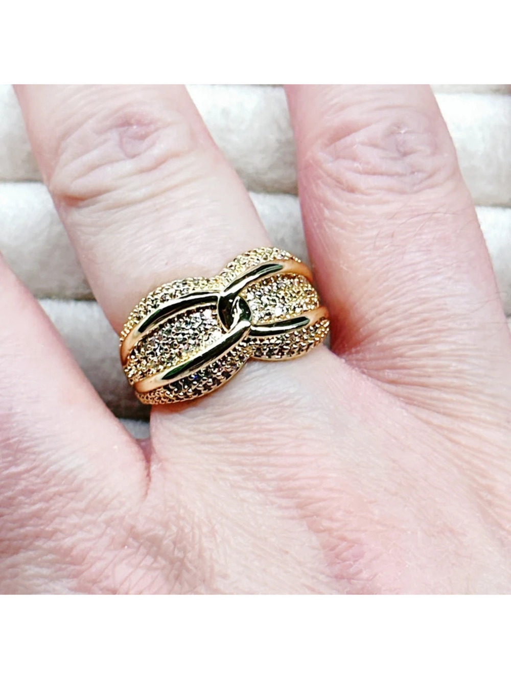 4700gc. Goldtone Ring Costume Size 7